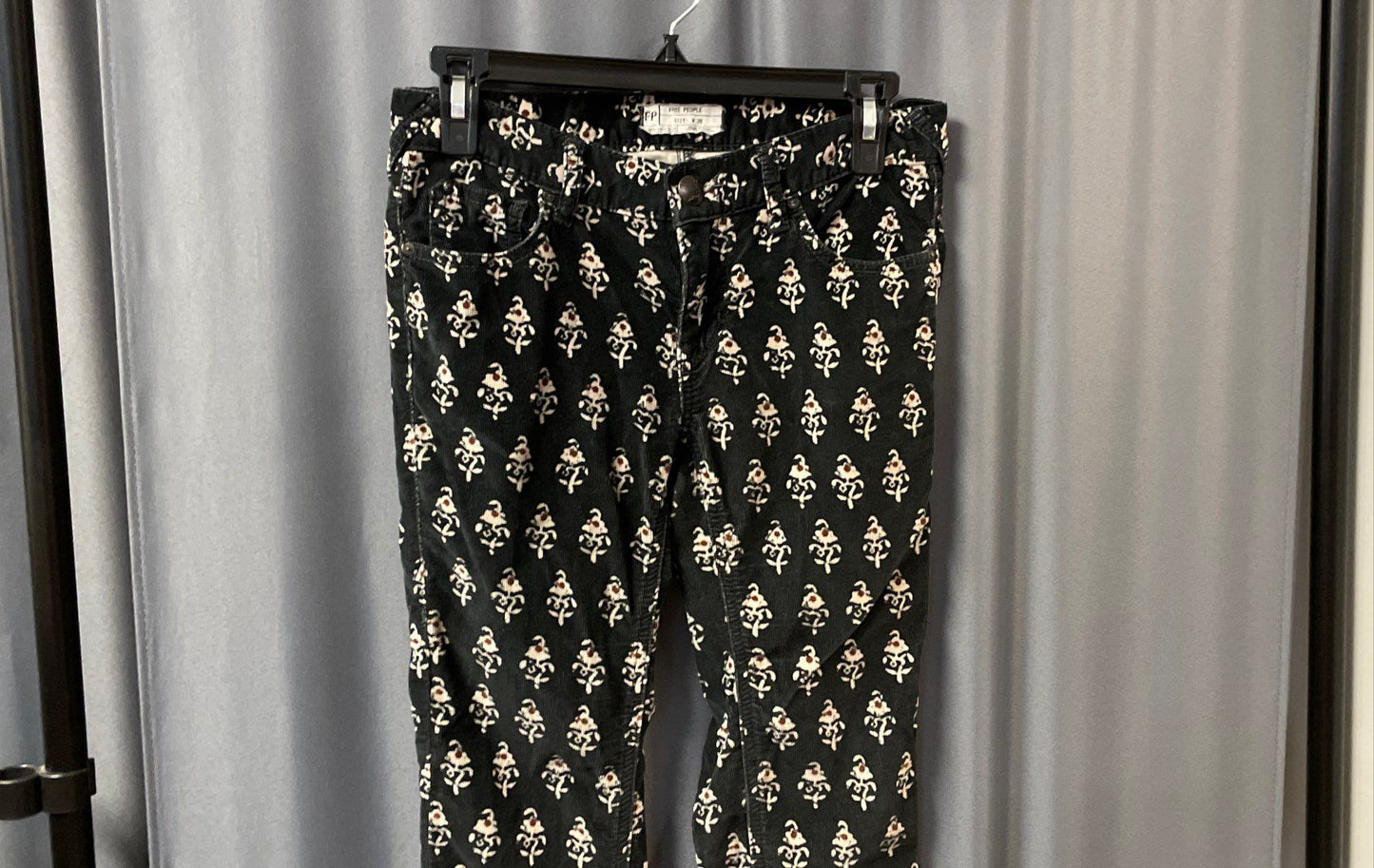 Free People Women's Black Block Print Floral Corduroy Skinny Pants Sz 26