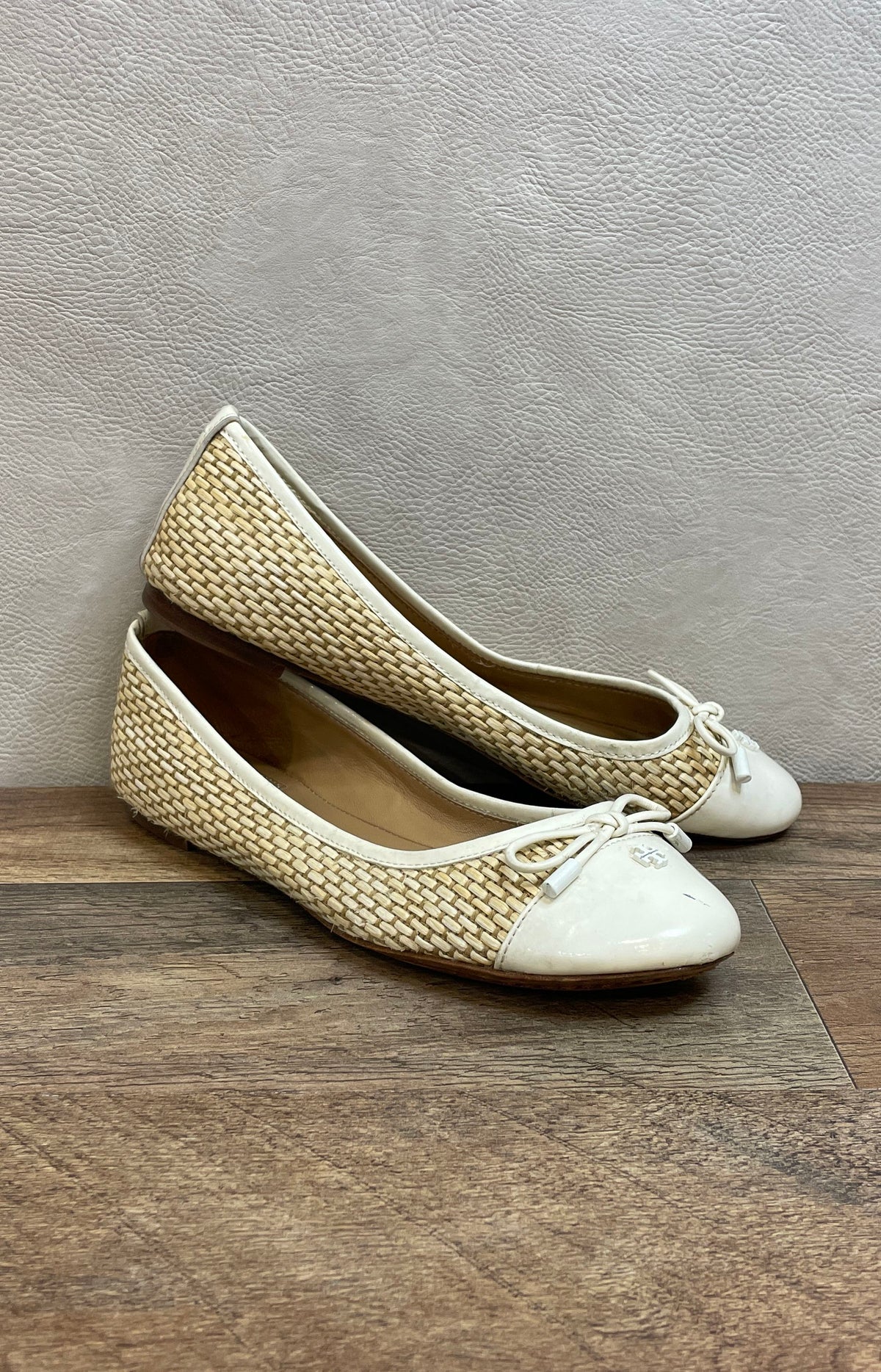 Tory Burch Woven Raffia Patent Leather Bow Ballet Flats Cream Natural Size 6.5