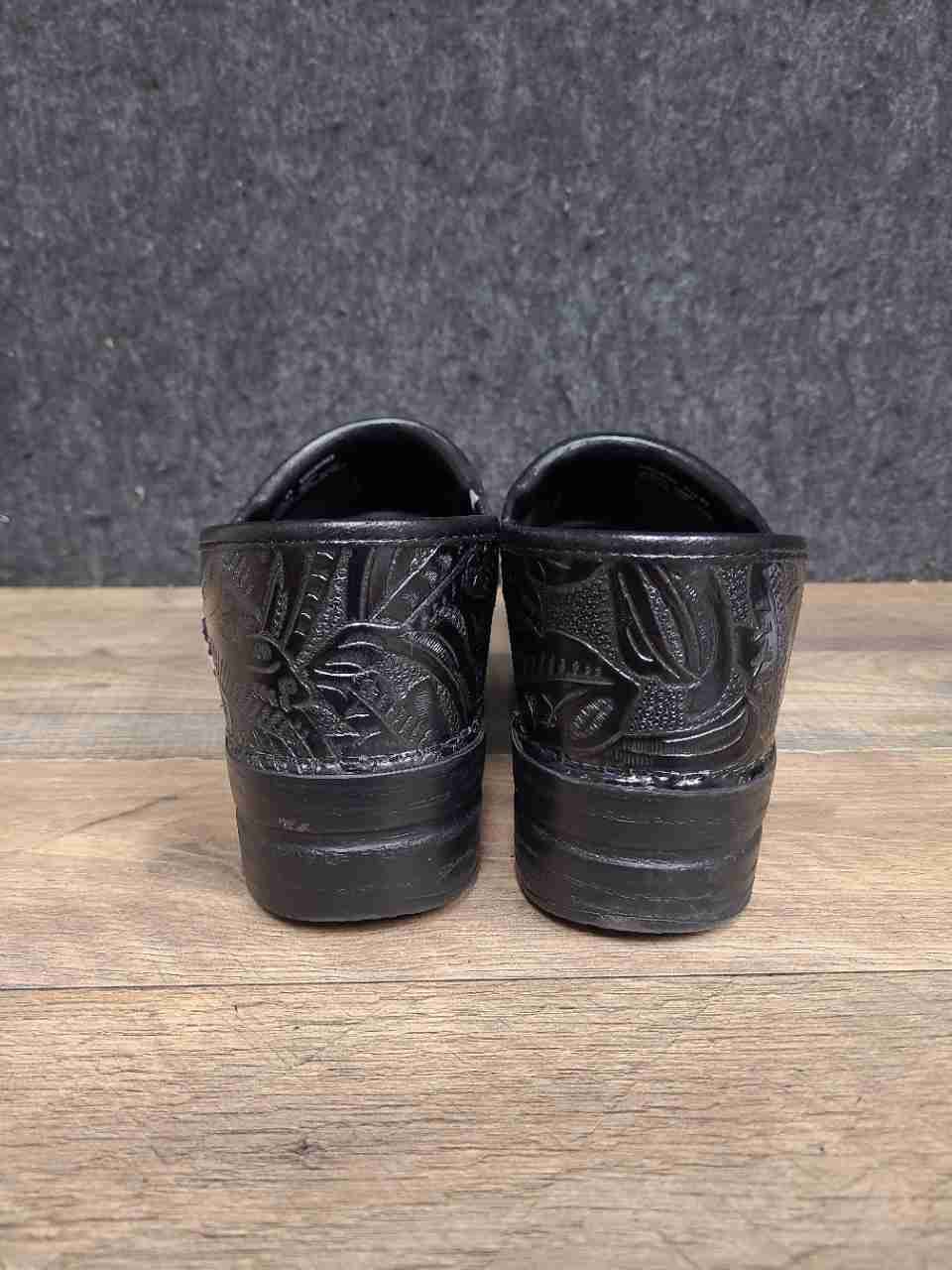 Dansko Professional Black Tooled Floral Leather Clogs Men's Size 43