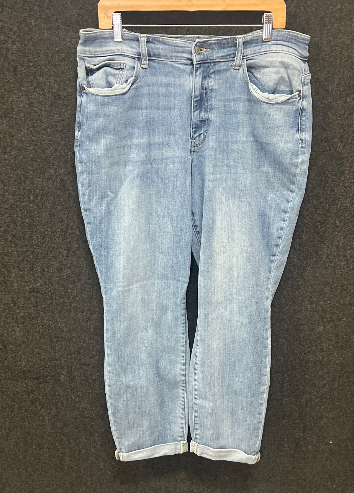 Judy Blue Women's Light Wash Blue Cuffed Hem Jeans 5-Pocket Denim
