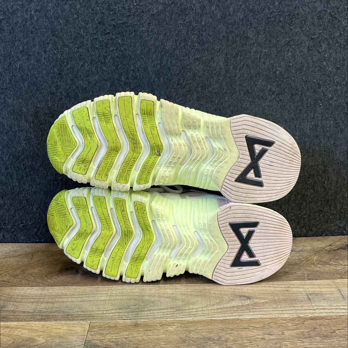 Nike Free Metcon 5 White Volt Pink Women's Training Shoes Size 8.5