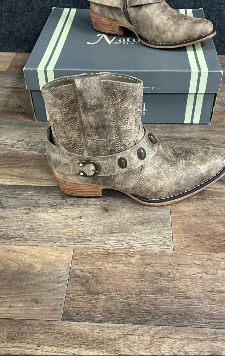 Natural Reflections Kaylee Short Distressed Tan Western Ankle Booties Size 8
