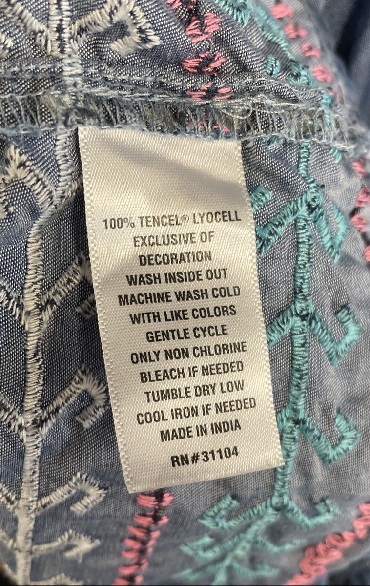 Women's Size XL Blue Crown & Ivy Tassel Denim Style Shirt