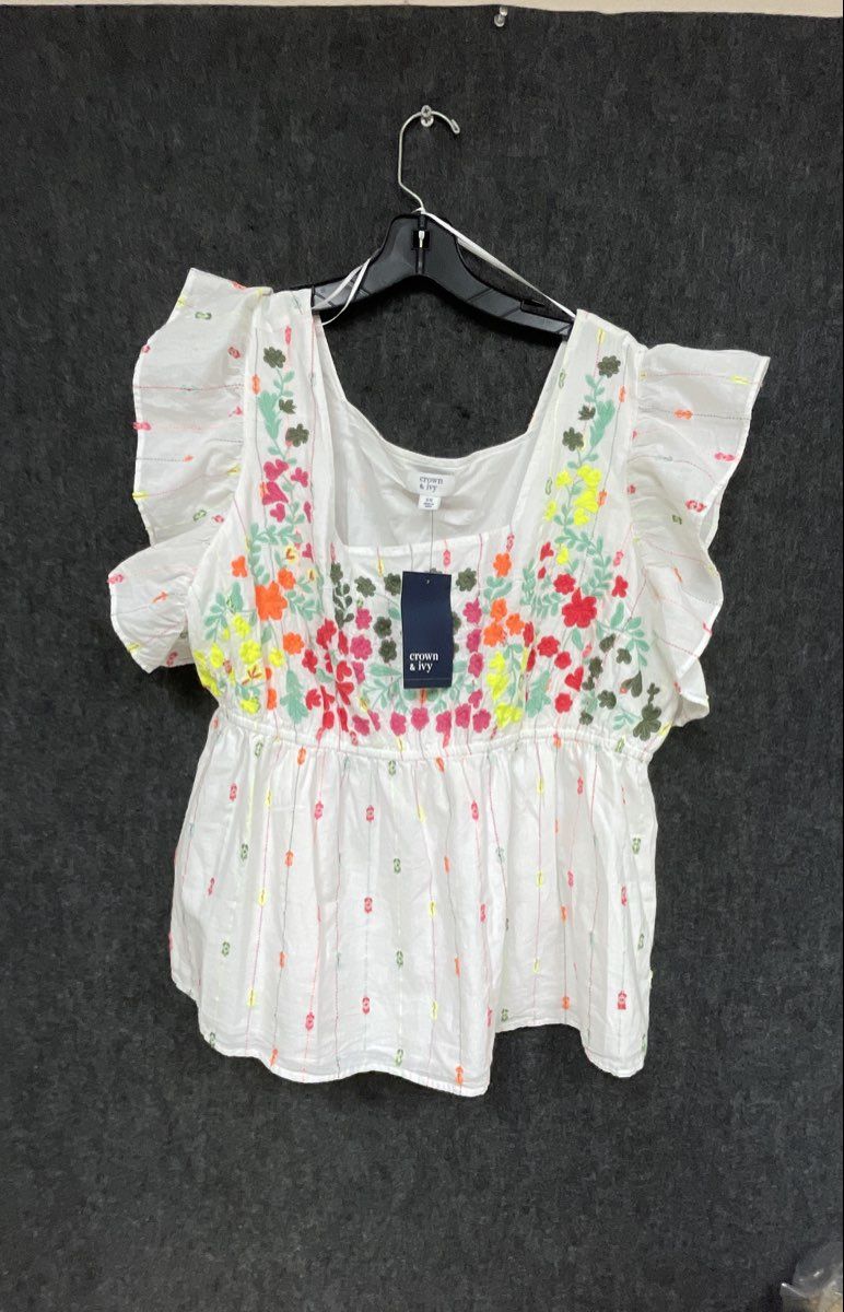 Crown & Ivy Women's White Floral Embroidered Flutter Sleeve Peplum Top NWT 2X
