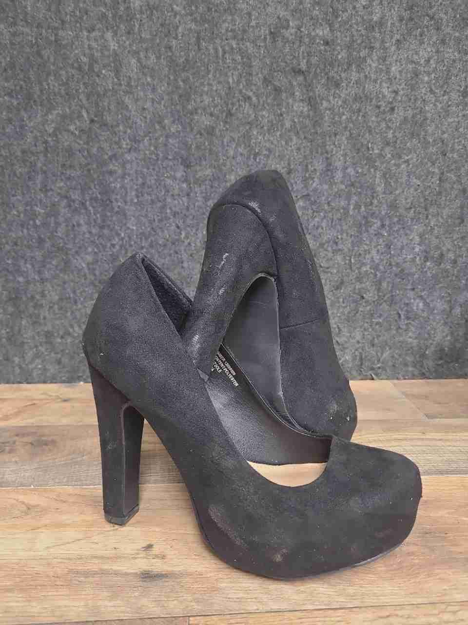 Torrid Black Faux Suede Platform Round Toe Block Heel Pumps Women's Size 7WW