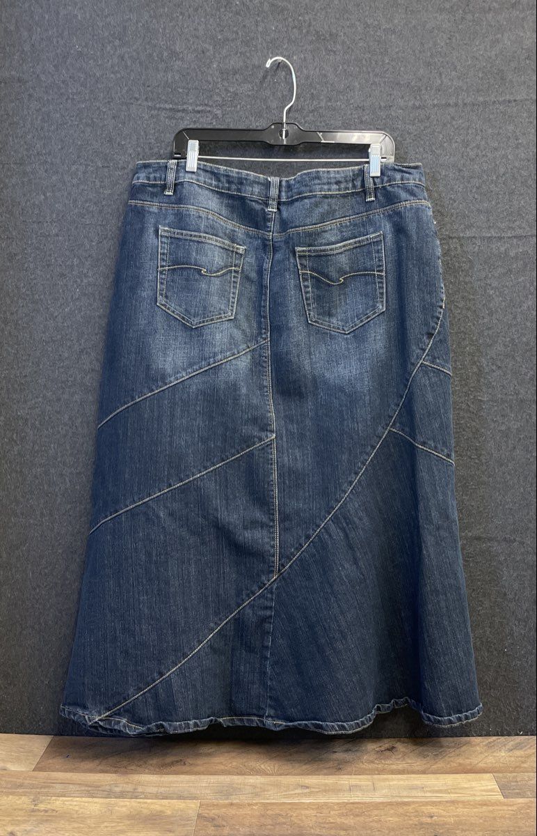 Mwah Women's Flared Denim Skirt Dark Wash Contrast Stitching Sz 18W