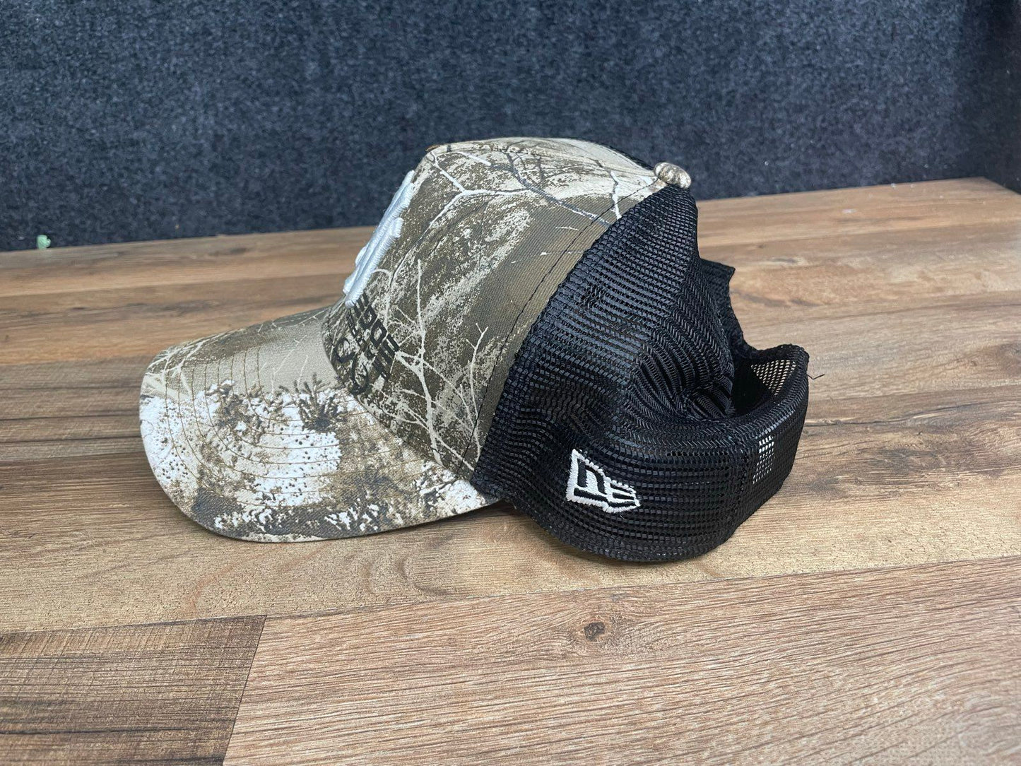 New Era New York Yankees 9FORTY A-Frame Trucker Cap Camo 1999 World Series OSFM