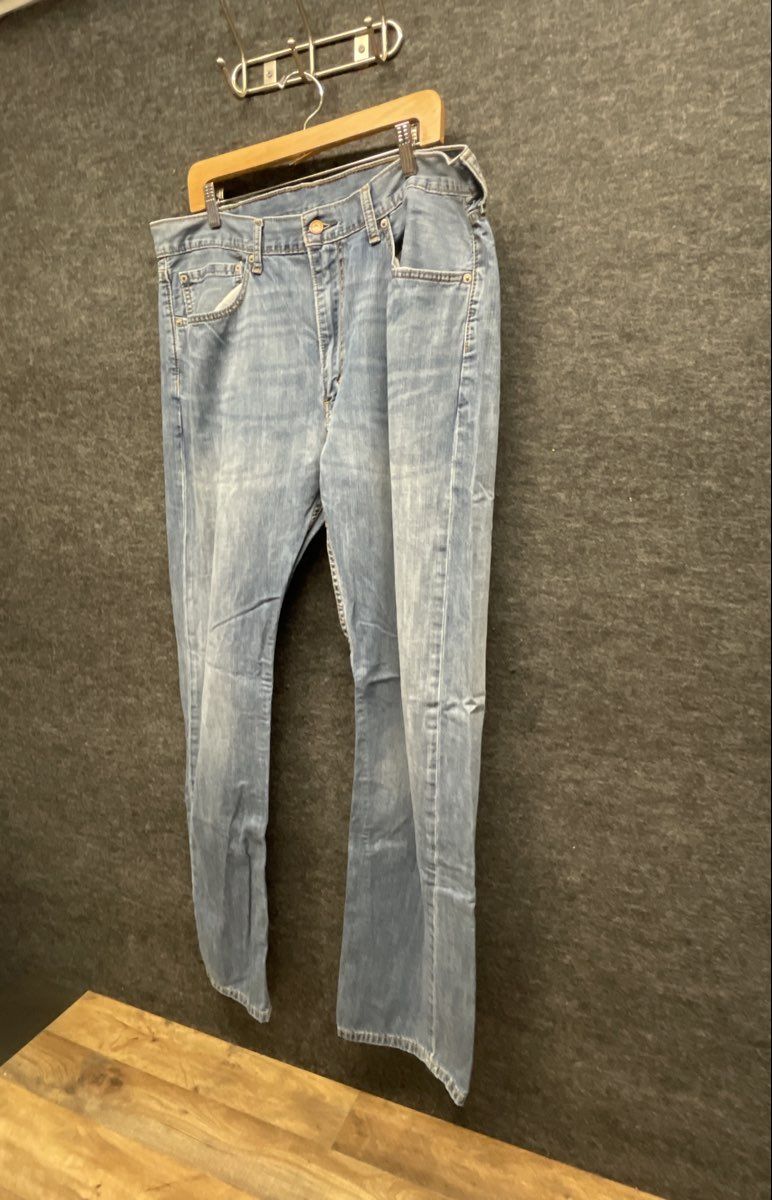 Levi's Men's 505 Regular Fit Light Wash Blue Denim Straight Leg Jeans Sz 38x34