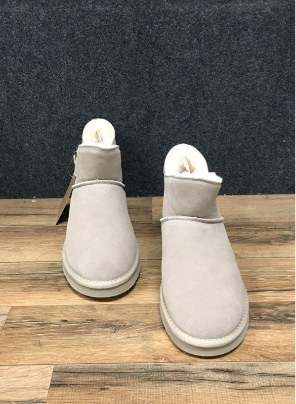 Bearpaw Women's Short Suede Buckle Boots Grey NWT Size 10