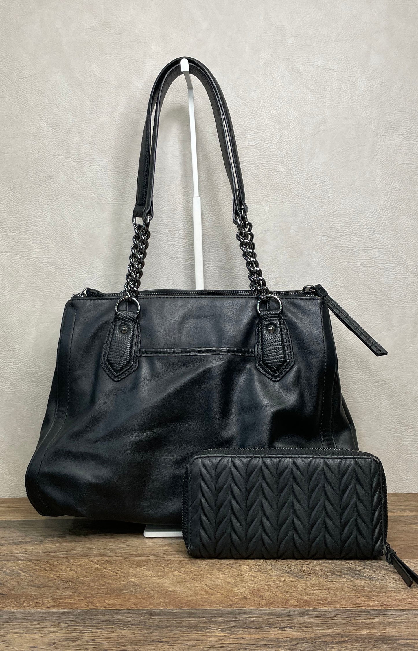 Simply Vera Vera Wang Black Faux Leather Shoulder Bag and Wallet Set SV Logo