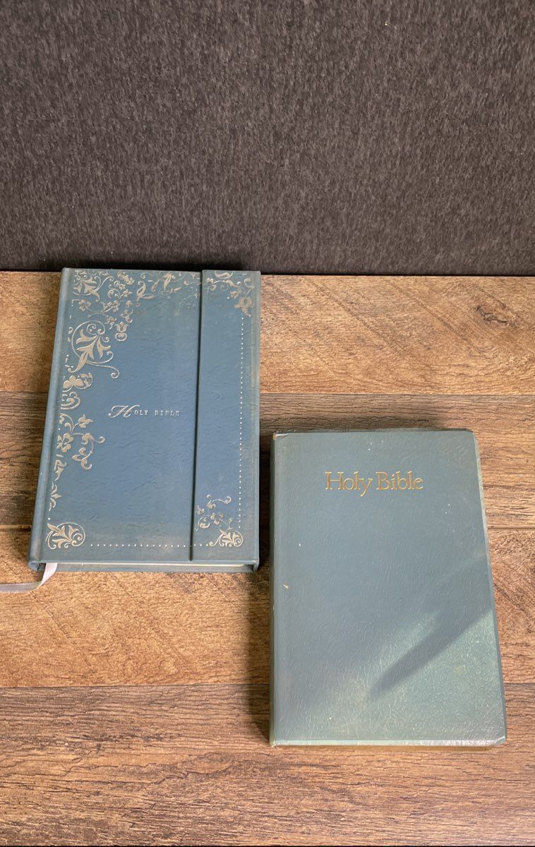 Lot of 4 Holy Bibles KJV NKJV HCSB Holman Regency Red Letter Edition