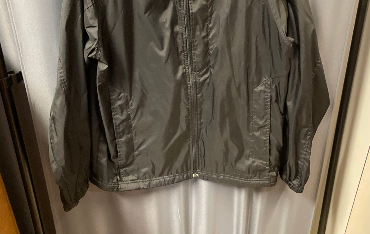 L.L. Bean Men's Black Stowaway Windbreaker Jacket Full Zip Packable Nylon Sz S