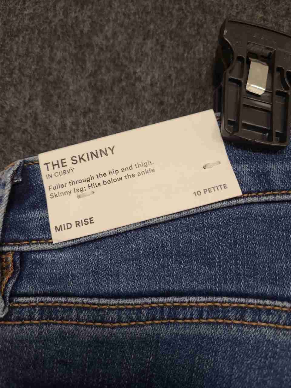 Ann Taylor Women's Blue The Skinny In Curvy Mid Rise Raw Hem Jeans NWT Sz 10P