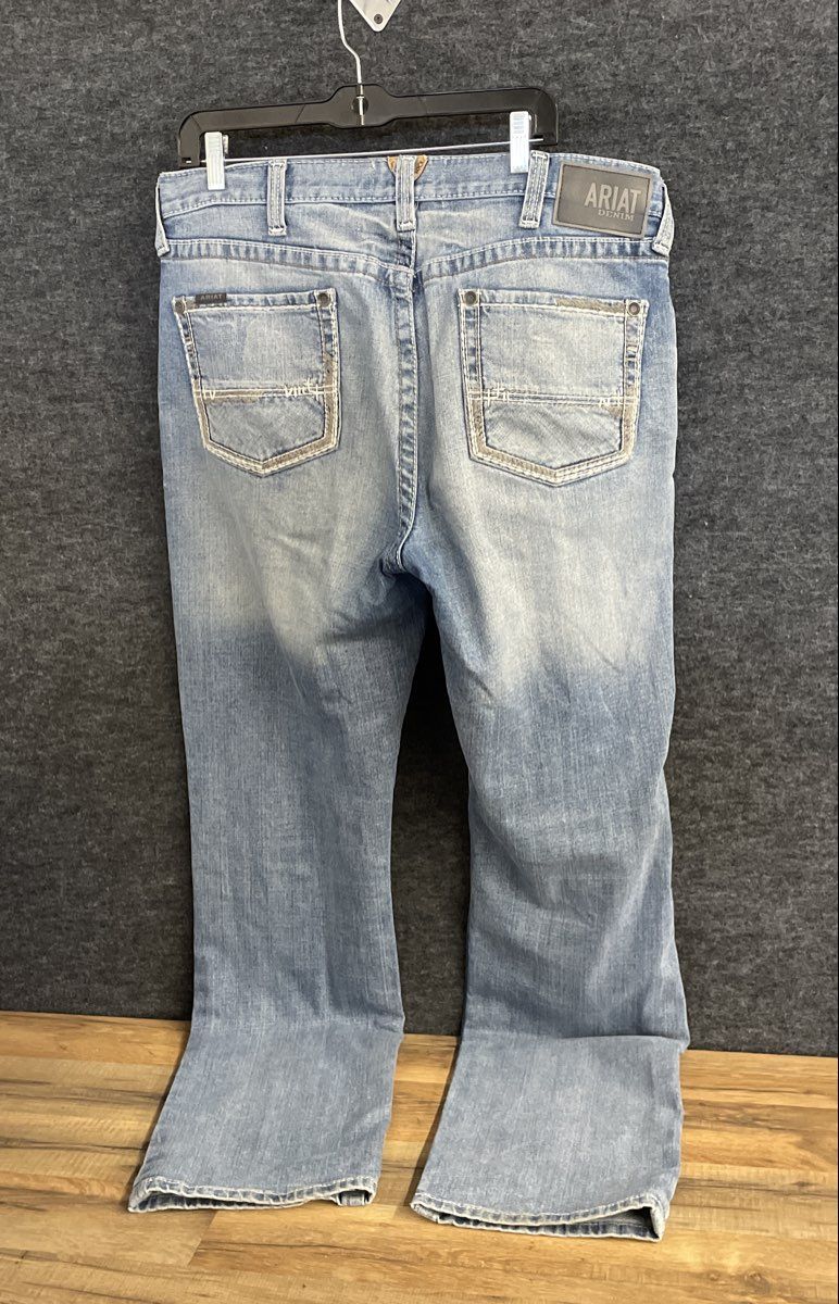 Ariat Men's M2 Traditional Relaxed Boot Cut Light Wash Denim Jeans Sz 36x36