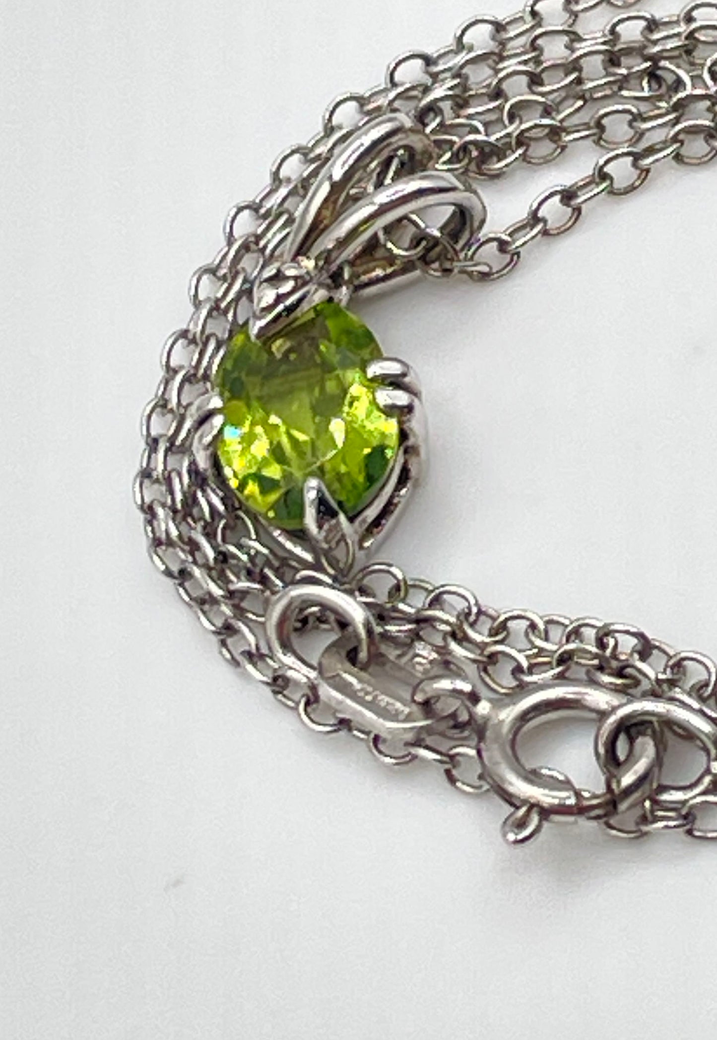 Ross Simons 925 Sterling Silver Peridot Pendant Necklace 1.9g