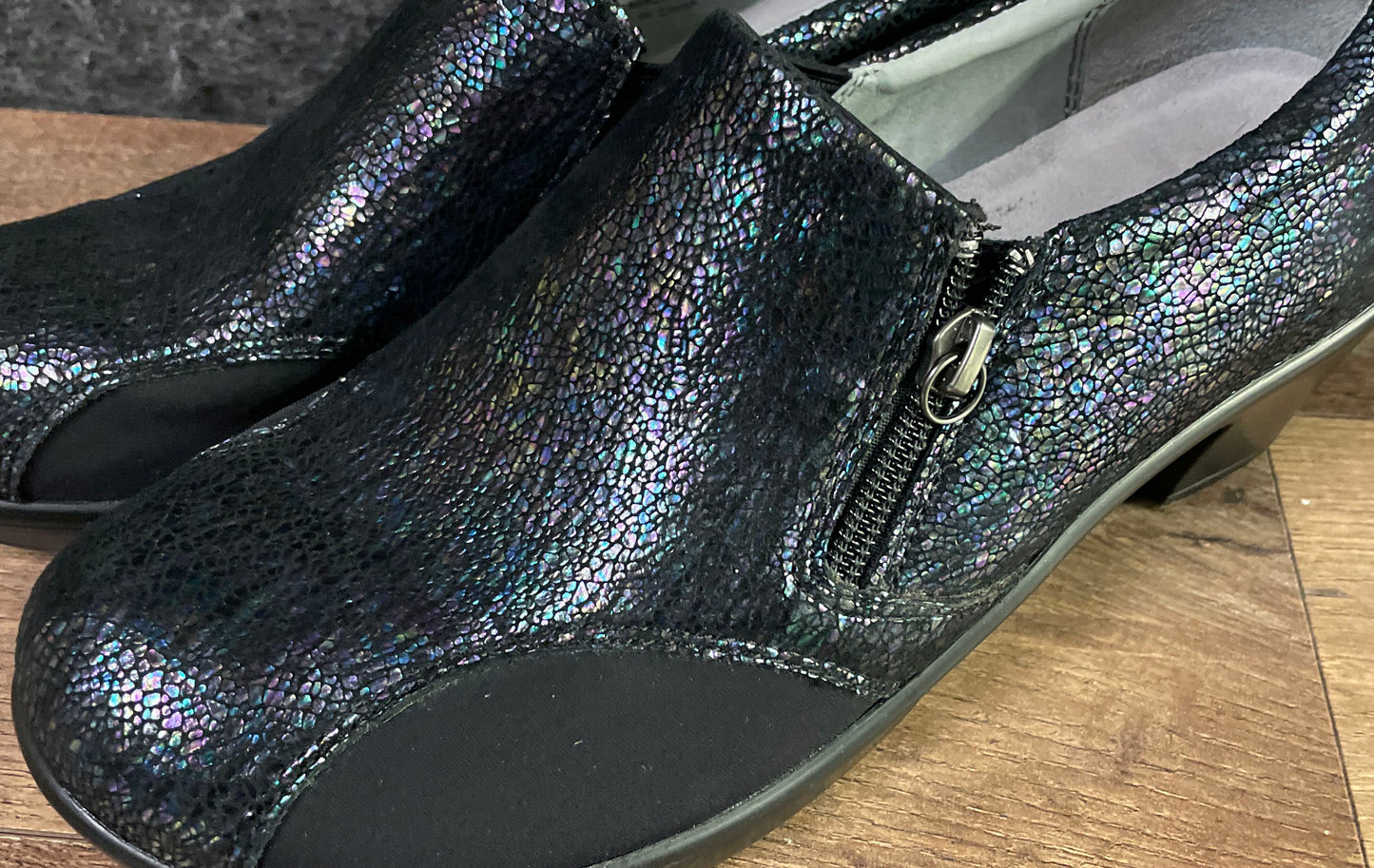 Alegria Haylie HAY-490 Iridescent Black Textured Leather Heeled Clogs Size 39