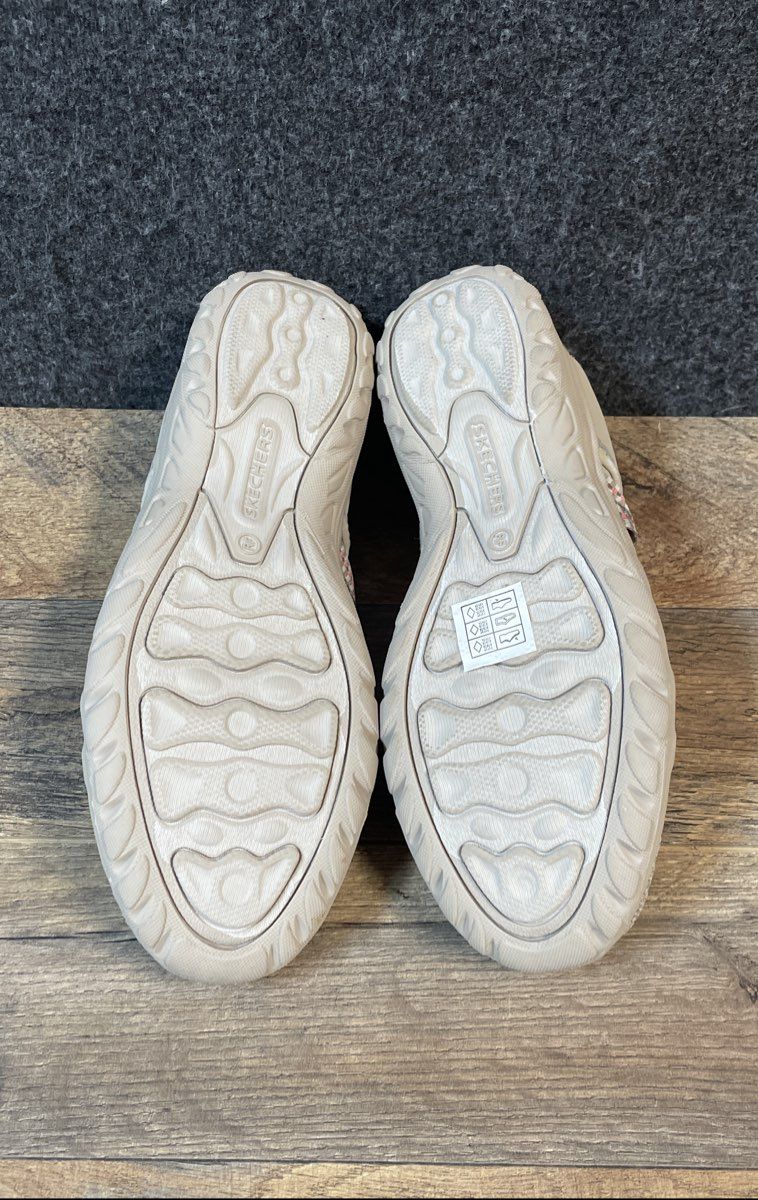 Skechers Relaxed Fit Reggae Fest Willow Taupe Pink Bungee Slip On Size 8