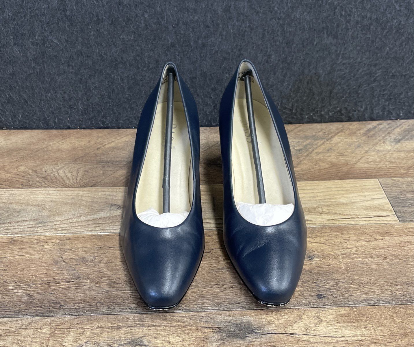 G.H. Bass & Co Elsie Navy Leather Block Heel Pumps Women's Size 8 NWB