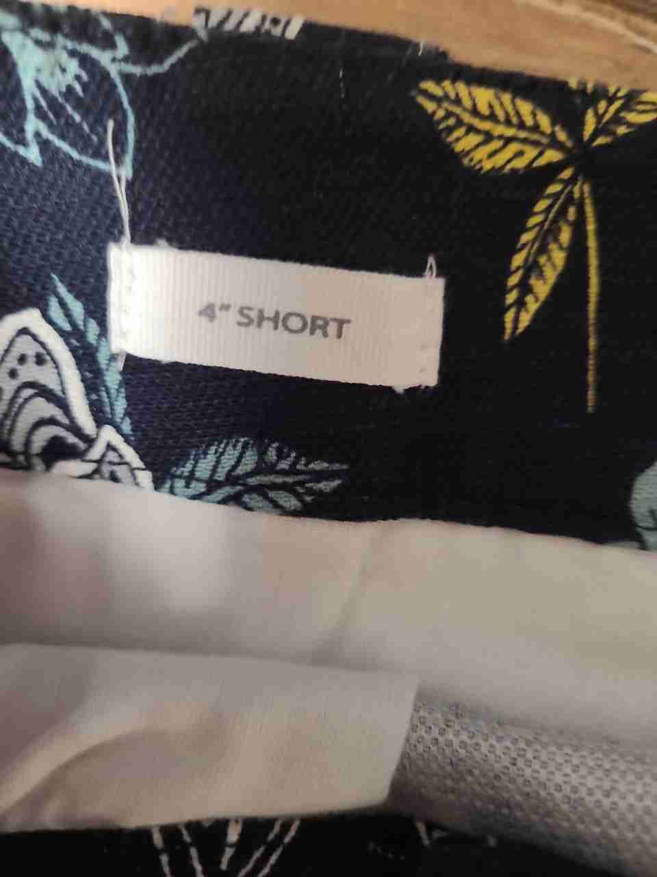 Loft Outlet Women's Navy Blue Floral Print 4 Inch Inseam Shorts Size 6