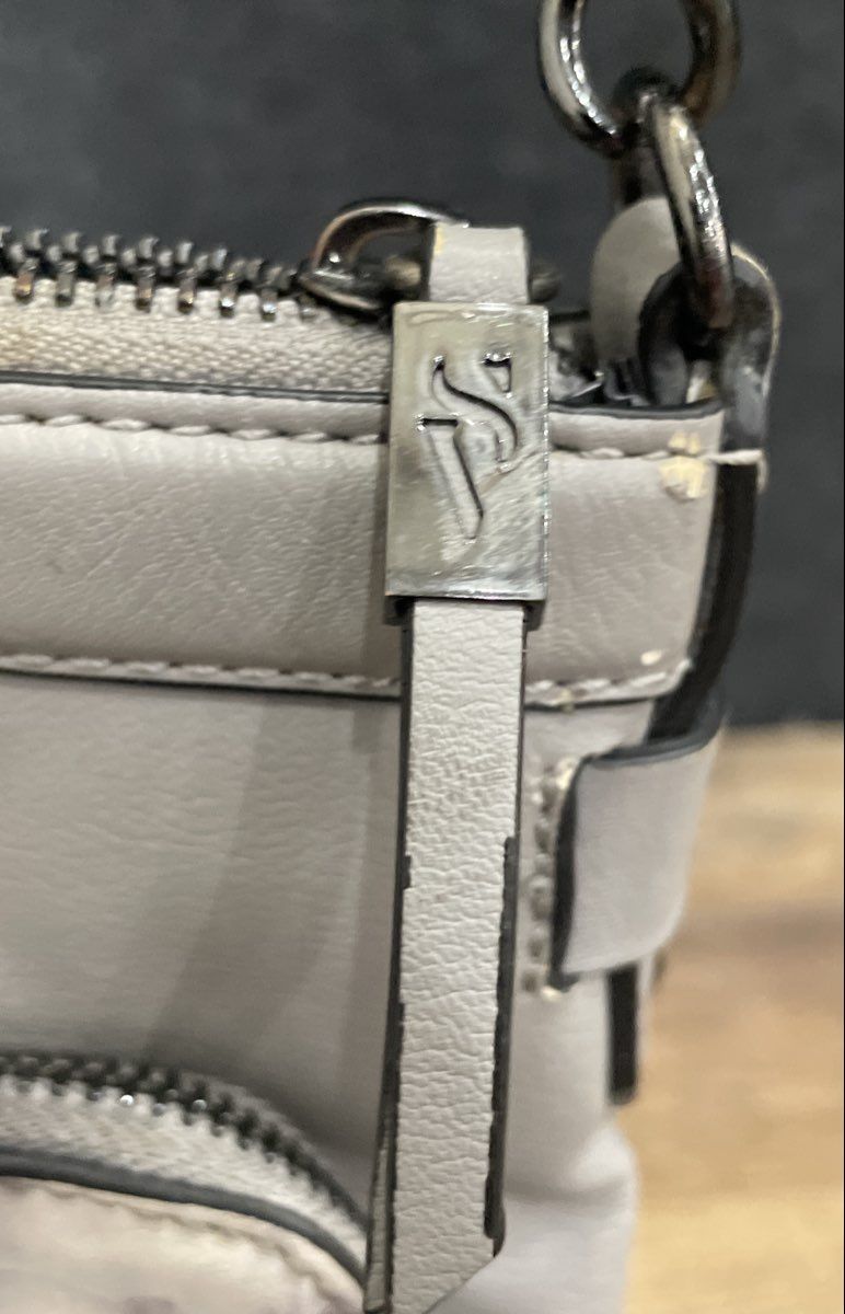 Simply Vera Vera Wang Grey Leather Floral Print Crossbody Bag Gunmetal Hardware