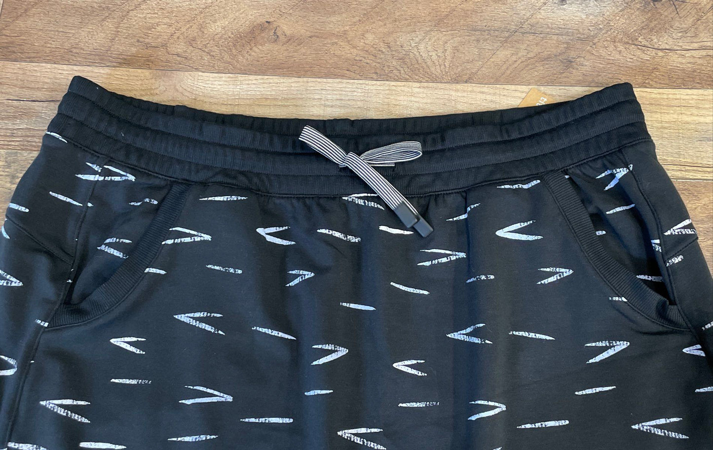 Title Nine Women's Black White Abstract Print Active Skirt Pockets NWT Sz XL