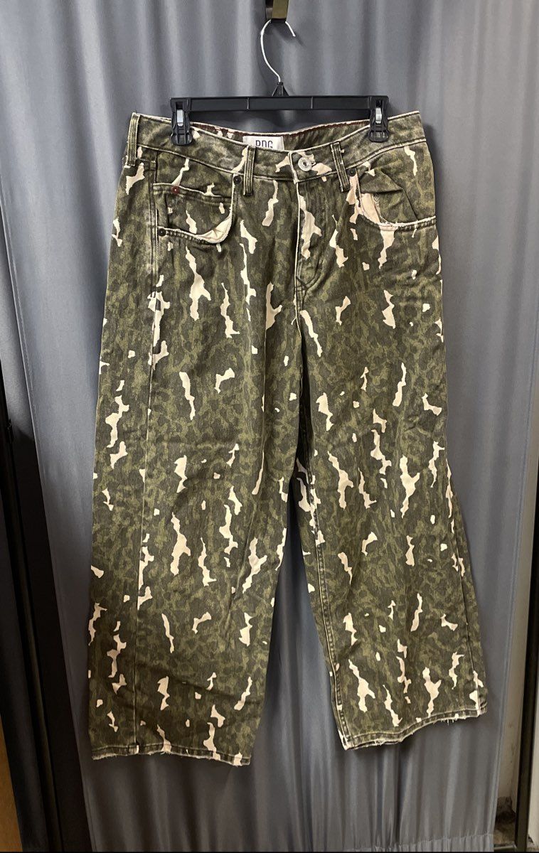 BDG Urban Outfitters Men's Green Camouflage Wide Leg Baggy Skate Jeans Sz 30W