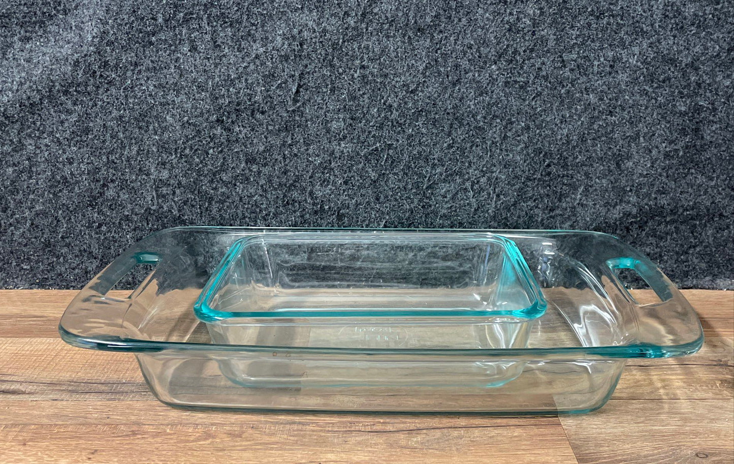 Pyrex 2 Piece Glass Bakeware Set 13x9 Baking Dish & Loaf Pan Clear