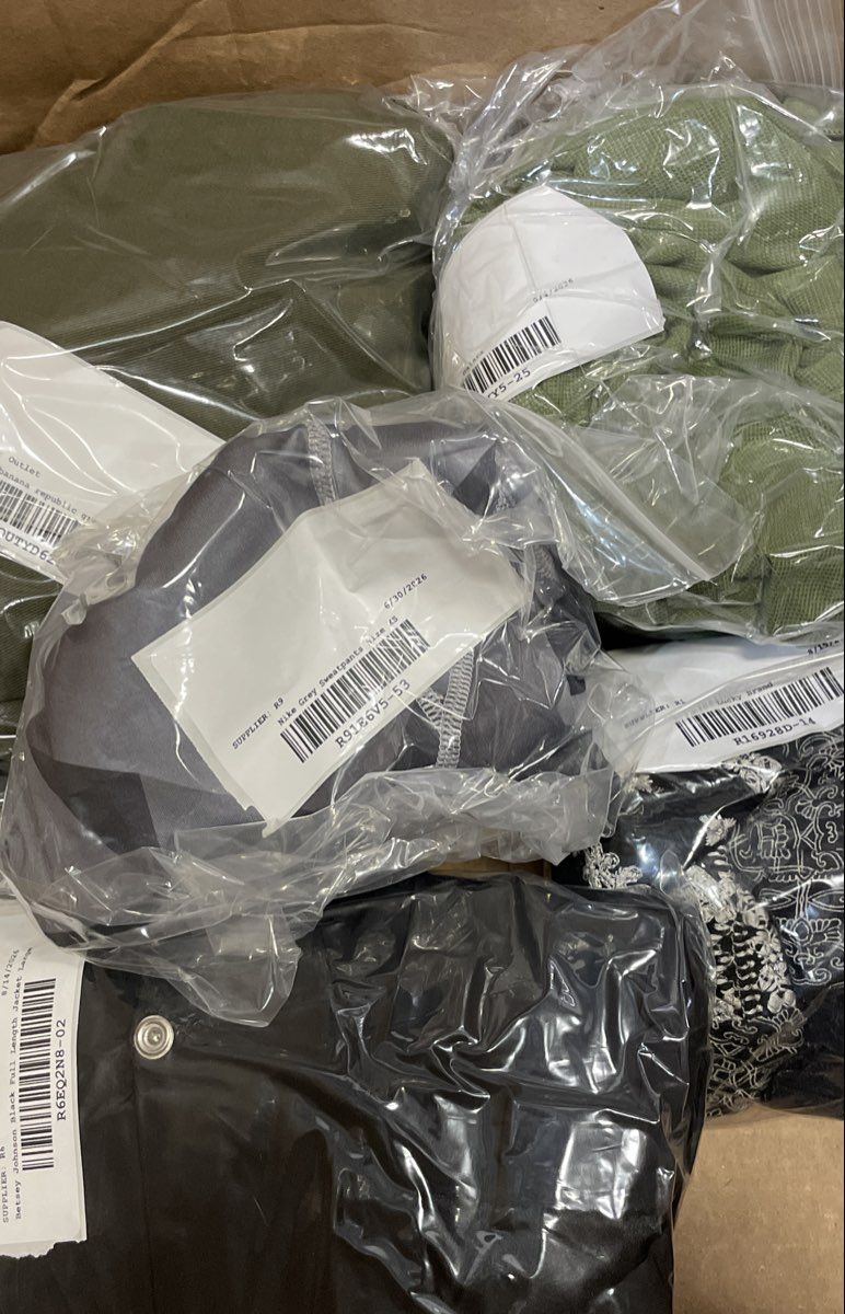 Nike Carhartt Banana Republic Clothing Bulk Reseller Lot Men Women Mixed 20.5 Lb