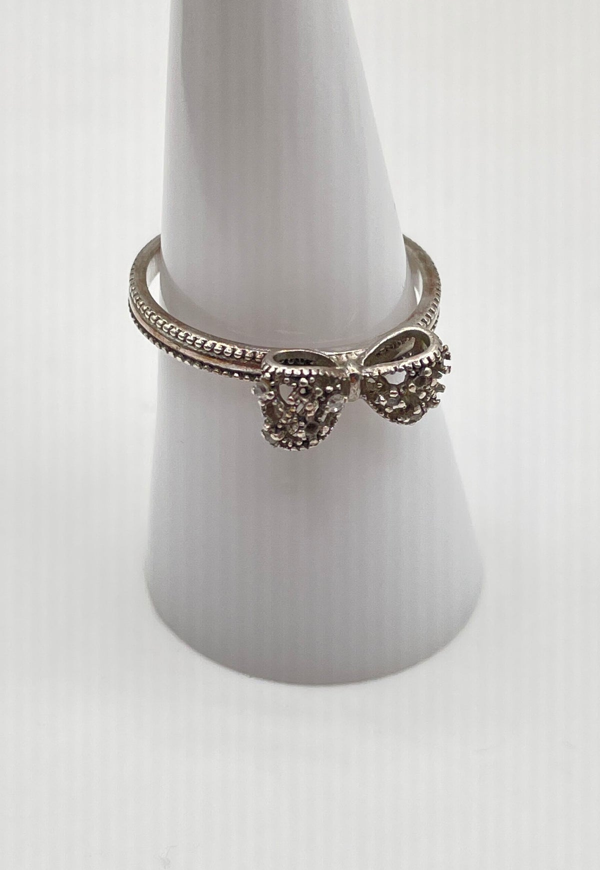 925 Sterling Silver CZ Accent Bow Ribbon Ring 2.1g *Missing Stones*