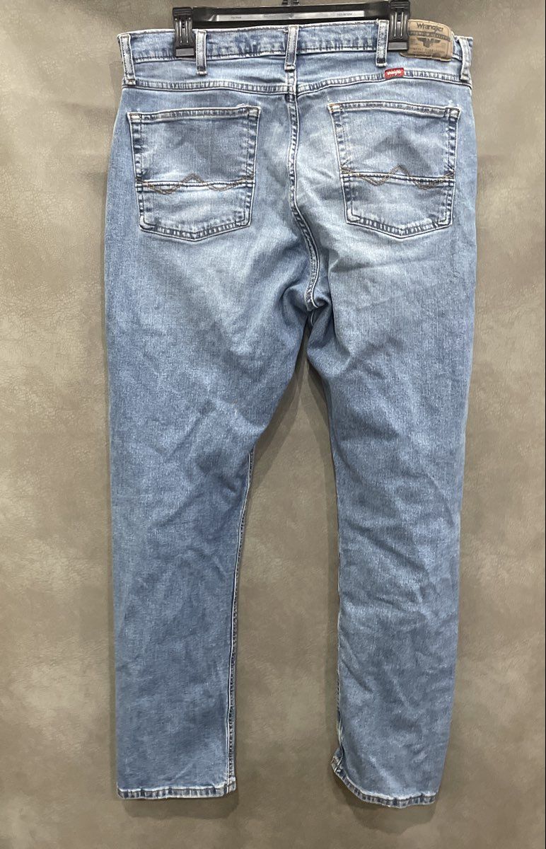 Wrangler Men's Athletic Fit Light Blue Premium Quality Stretch Jeans Size 42x32