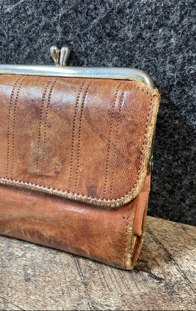 Vintage 70s Princess Gardner Brown Genuine Lambskin Kiss Lock Trifold Wallet