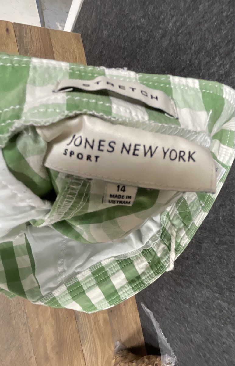 Jones New York Sport Women's Green White Gingham Check Stretch Shorts Sz 14