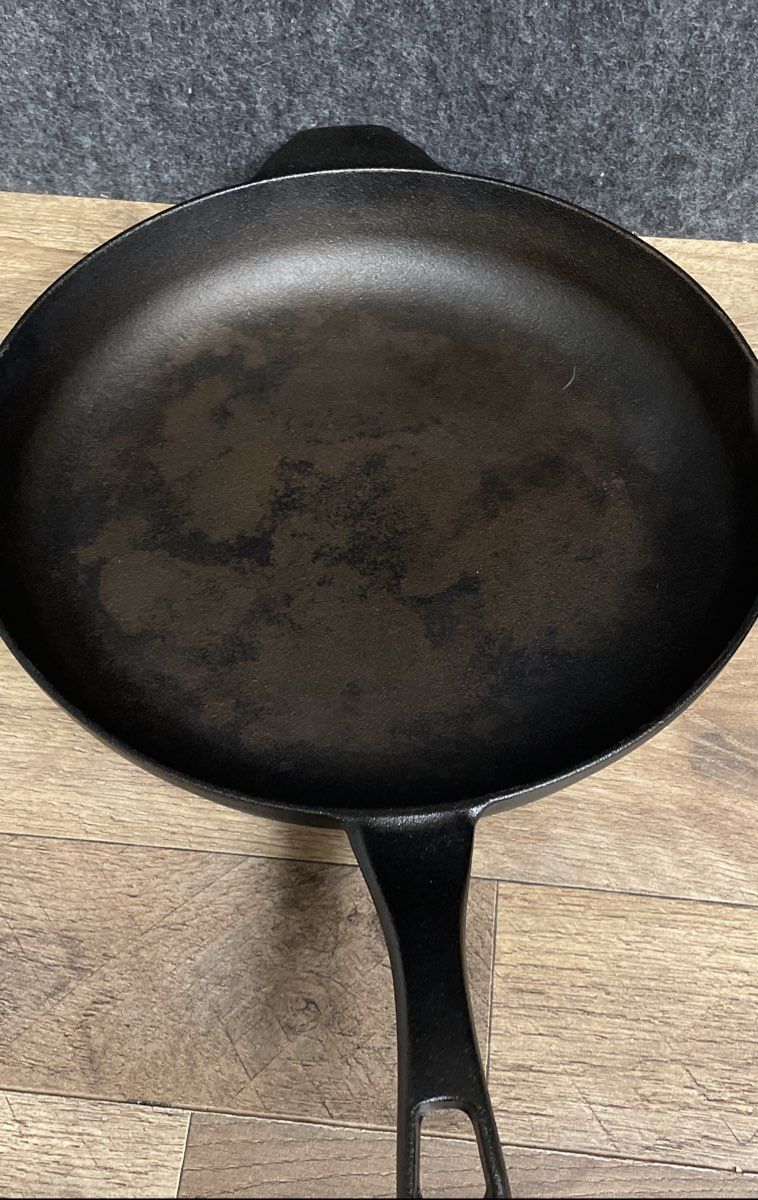 Lodge 10SK & Calphalon Cast Iron Skillets 2 Piece Lot USA Modern