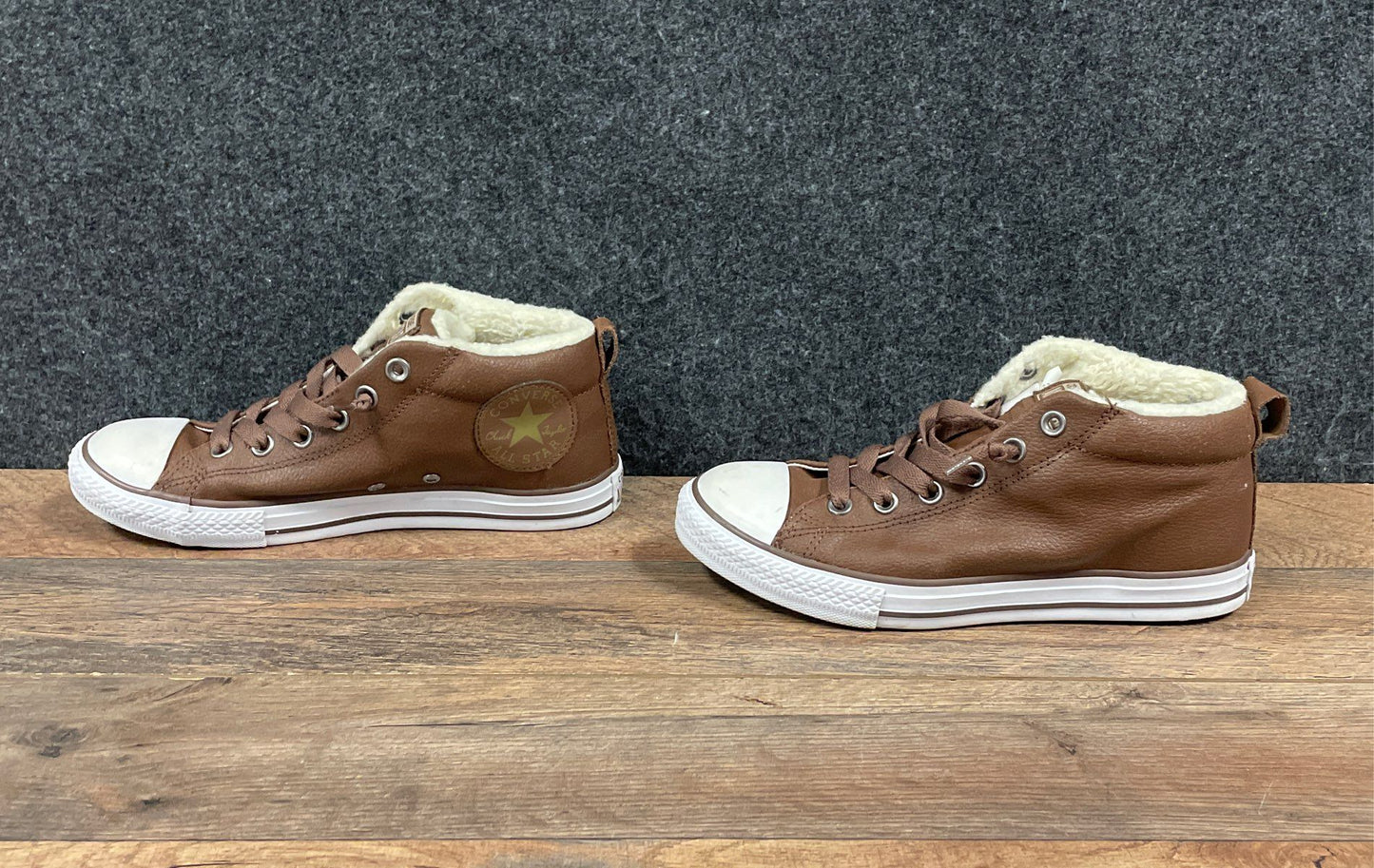 Converse Chuck Taylor All Star Mid Brown Leather Sherpa Lined Sneakers Size 5