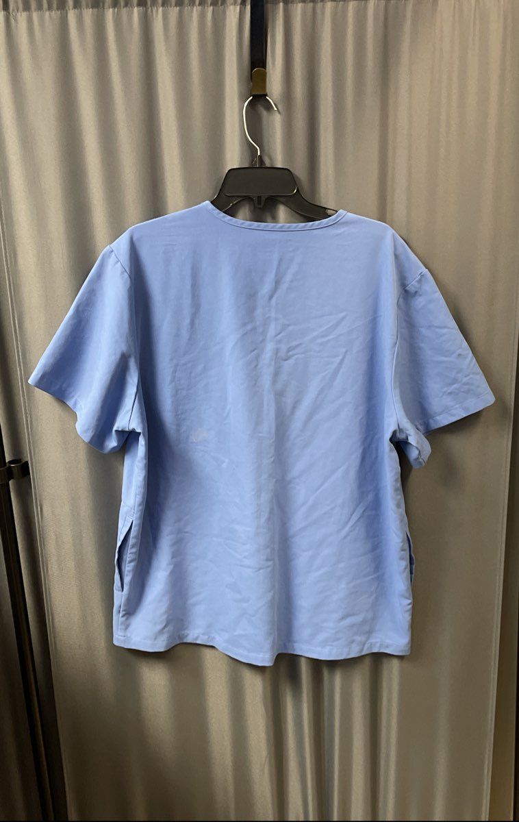 FIGS Men's Leon Three Pocket Scrub Top Light Blue V-Neck Size XL