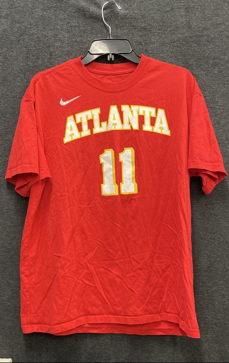 Nike Atlanta Hawks Trae Young #11 NBA Red Jersey Style T-Shirt Loose Fit Sz M