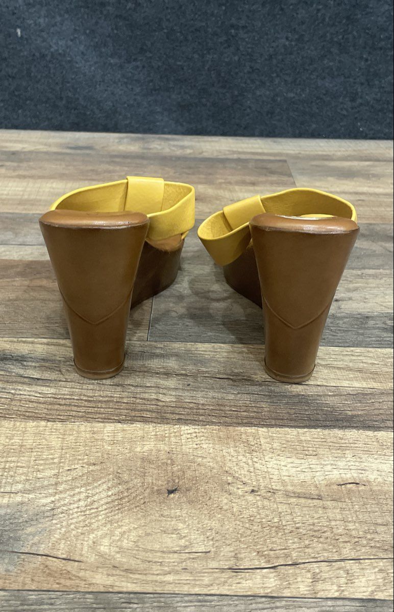 Italian Shoemakers Contesa Yellow Leather Wedge Sandals Womens Size 7.5M