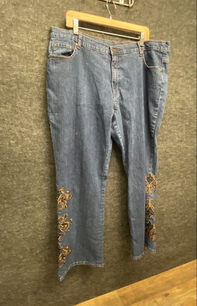 Vintage Y2K Denim 24/7 Women's Blue Embroidered Floral Scroll Jeans Sz 24W