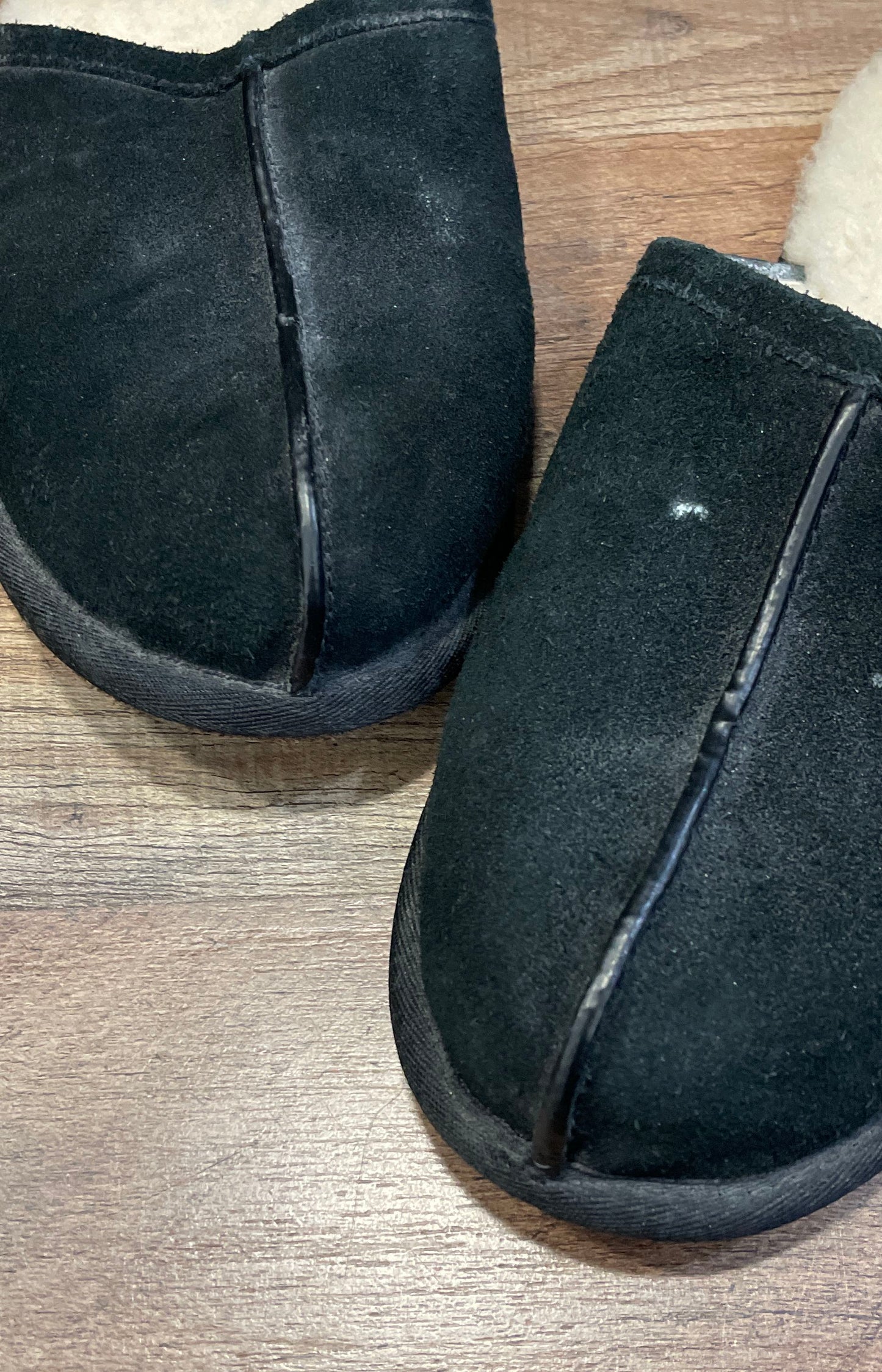 UGG Scuff Black Suede Sheepskin Lined House Slippers Men's Size 11