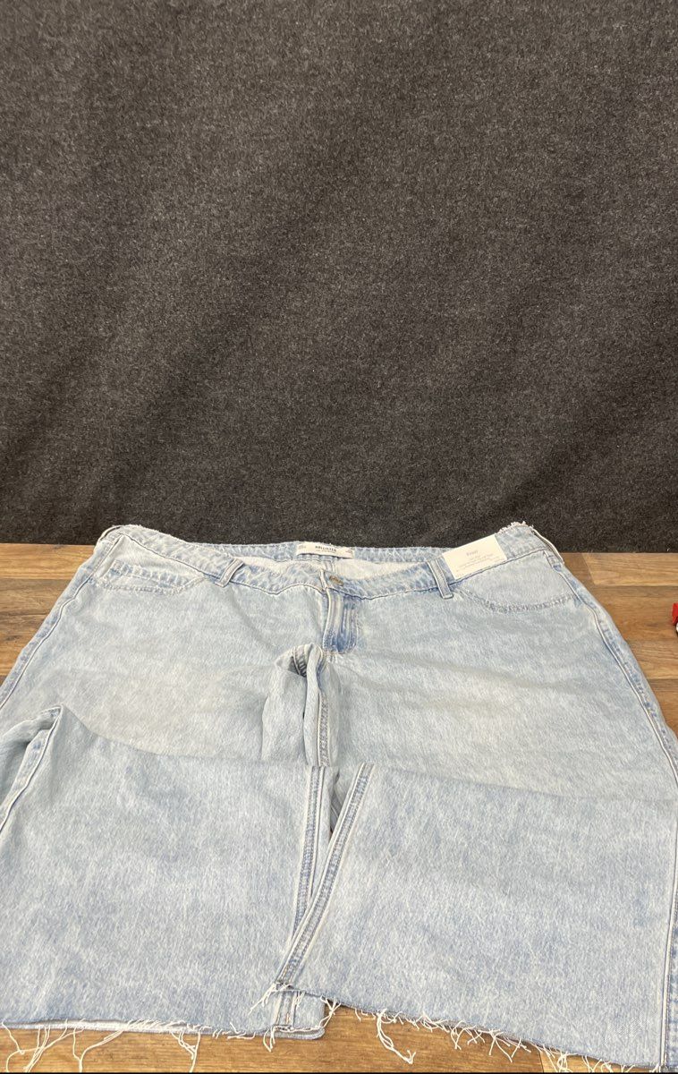 Hollister Women's Light Wash Blue Low-Rise Baggy Jeans Frayed Hem NWT Sz 20R