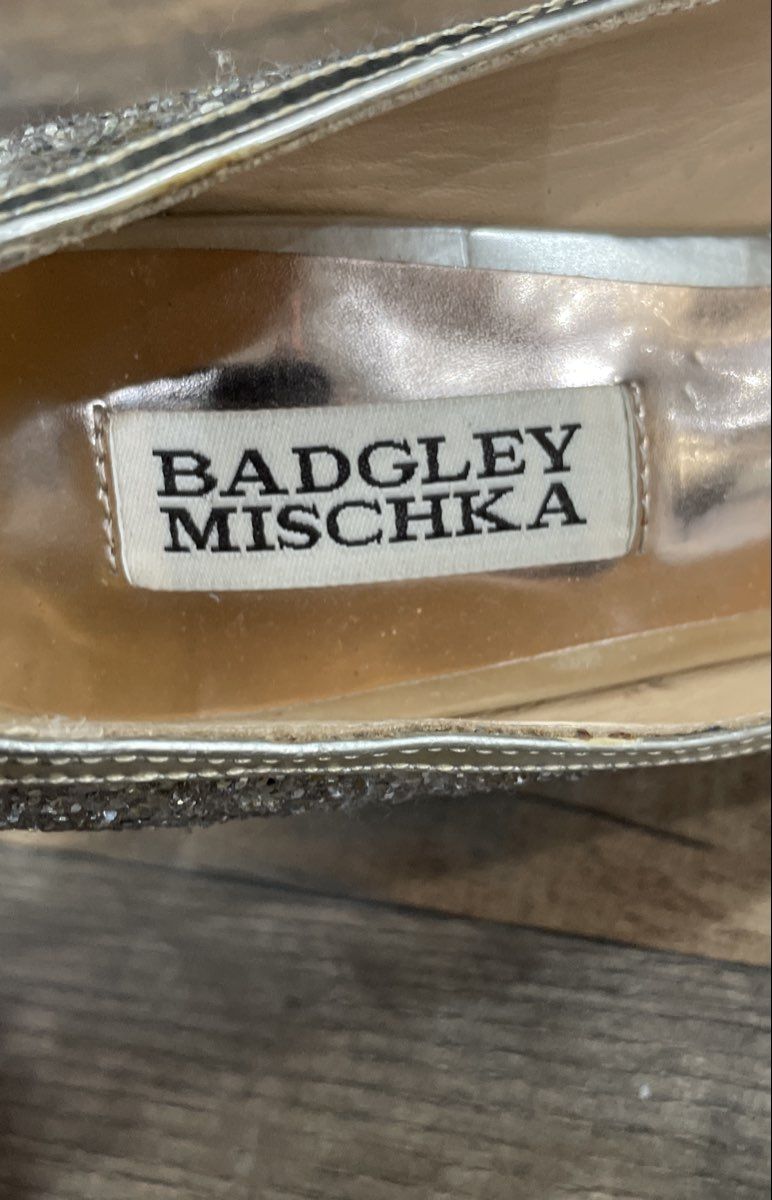 Badgley Mischka Silver Glitter Peep Toe Stiletto Pumps Crystal Brooch Size 5