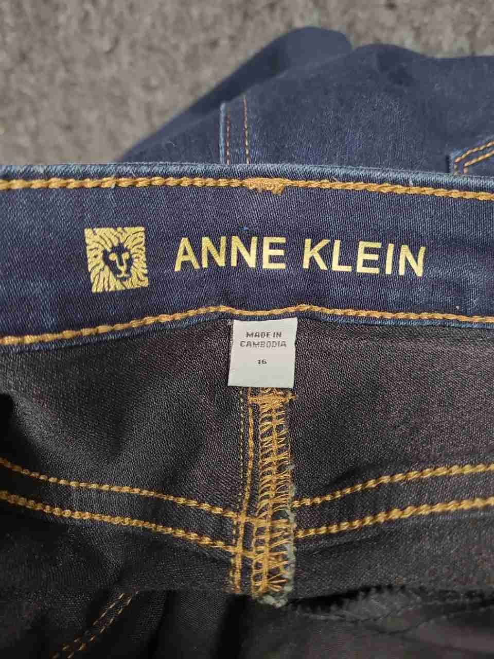 Anne Klein Women's Dark Indigo High Rise Straight Stretch Jeans Sz 16