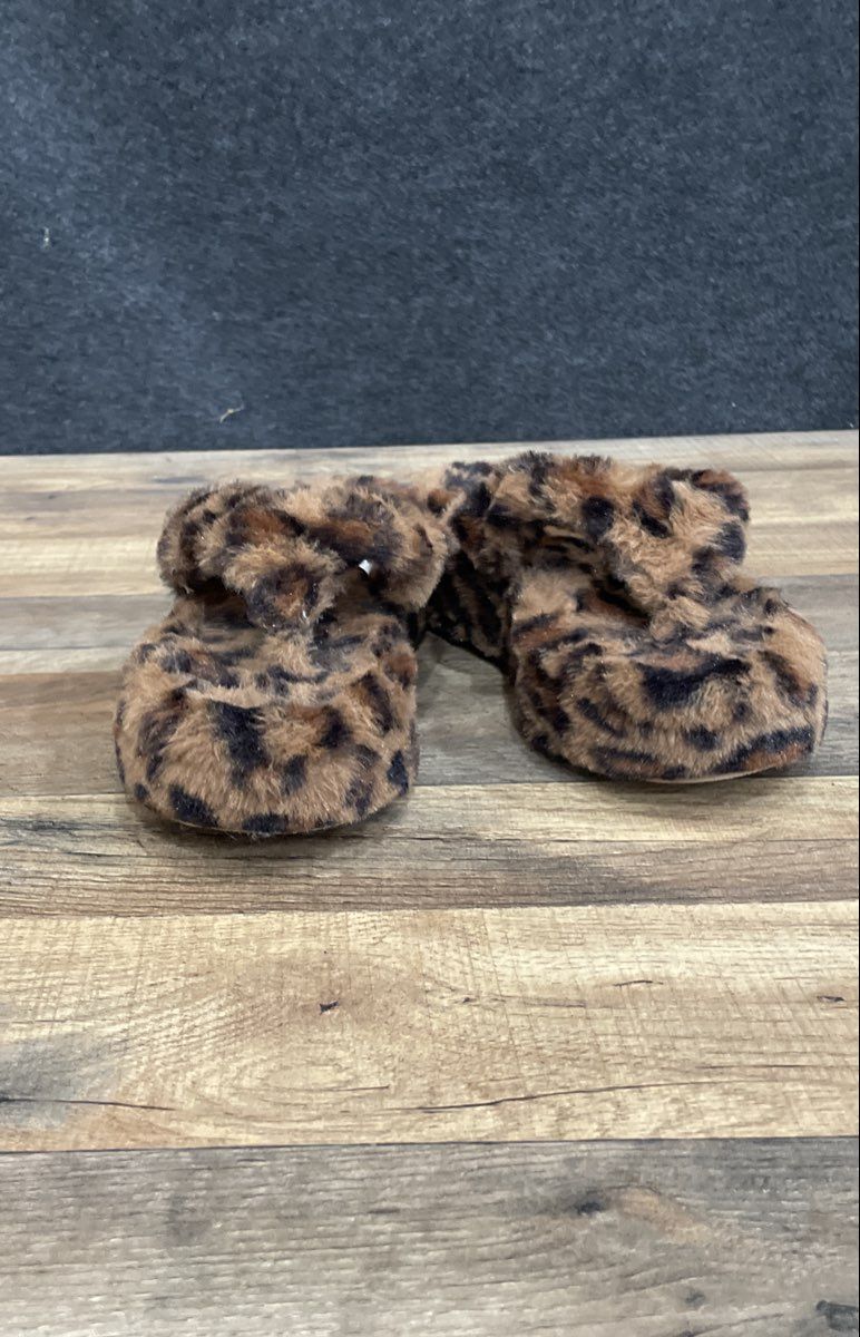 Crown & Ivy Tessa Leopard Print Fuzzy Faux Fur Platform Slides Size 7