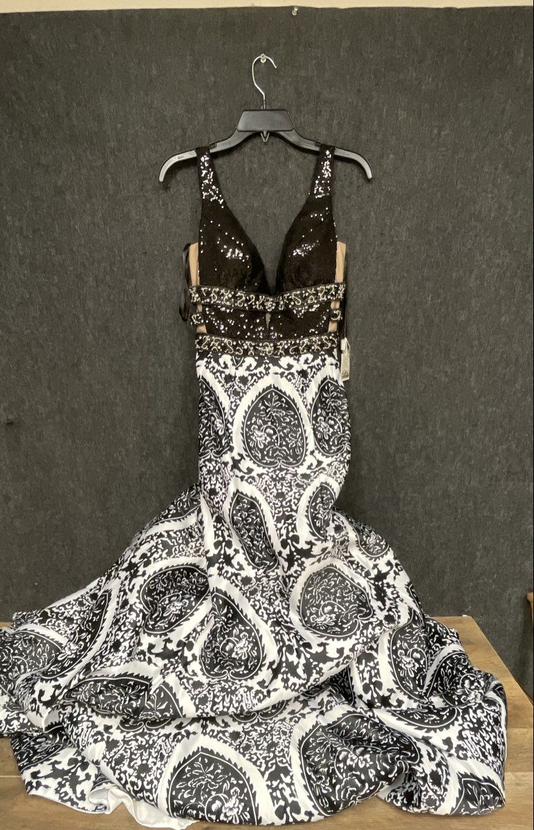 Colors Dress Women's Black White Paisley Sequin Beaded Mermaid Gown NWT Sz 0
