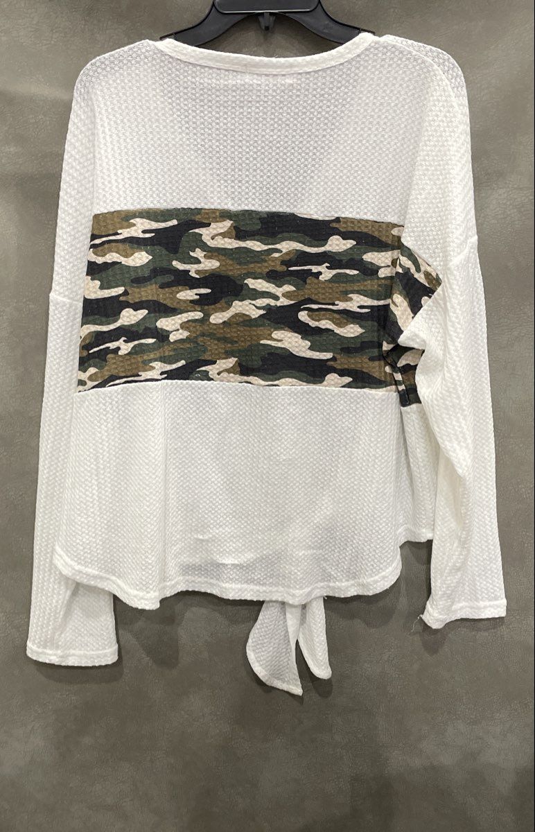 C+D+M Women's White Waffle Knit Camo Stripe Tie Front Button Up Sweater Sz L