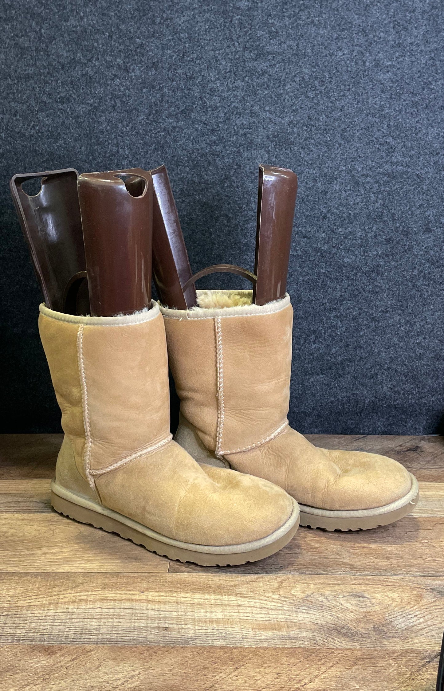 UGG Classic Short 5825 Chestnut Suede Shearling Boots Women's Size 8