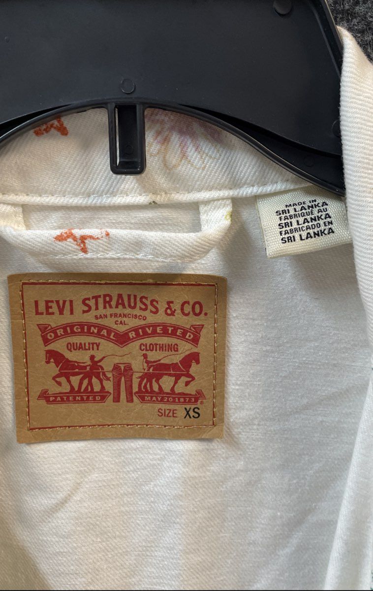 Levi's Women's White Multicolor All Over Doodle Print Denim Trucker Jacket XS
