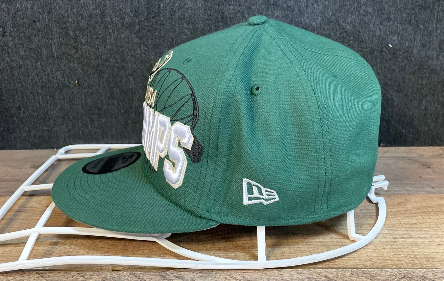 New Era Milwaukee Bucks 2021 NBA World Champs 9FIFTY Snapback Hat Green NWT