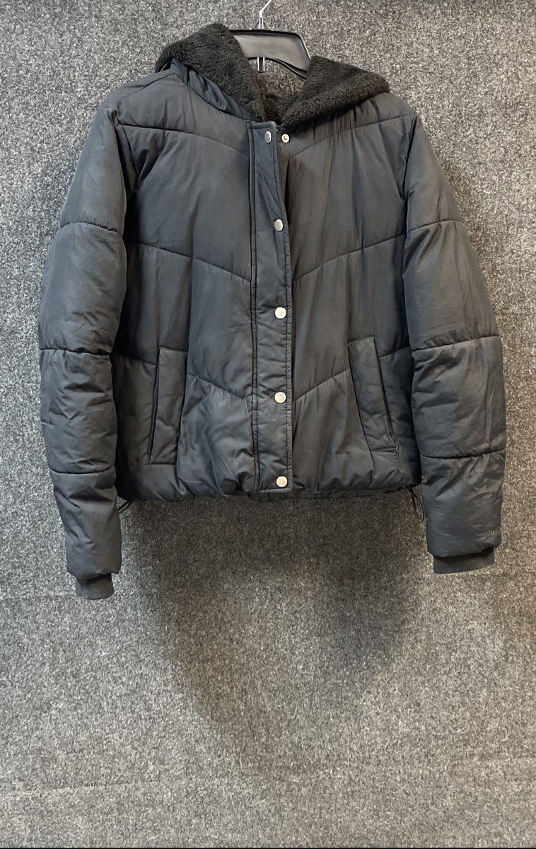 Hollister Women's Black Faux Fur Lined Hooded Chevron Puffer Jacket Sz M