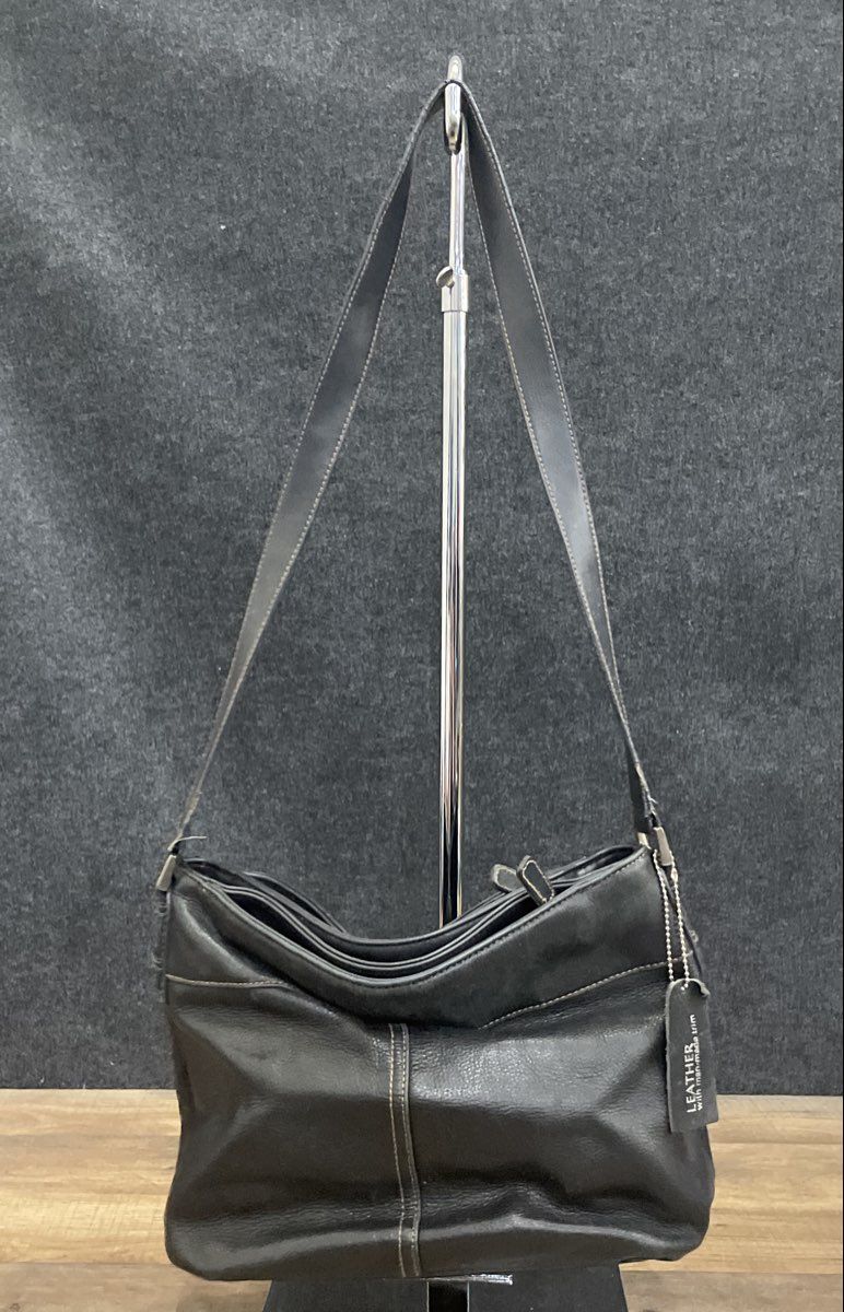 Sonoma Black Leather Shoulder Bag Hobo Contrast Stitching Silver Hardware